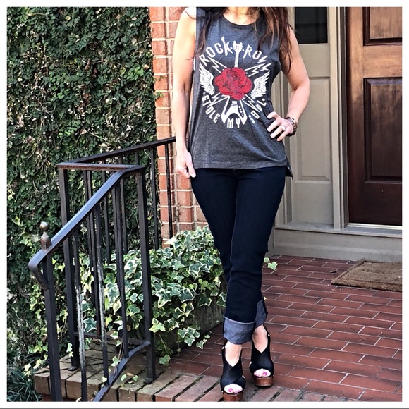 ✨LAST ONE✨Rock and Roll graphic T shirt - Picture 4 of 7